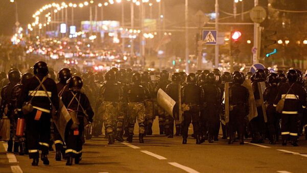 Сотрудники правоохранительных органов во время акции протеста в Минске - 俄罗斯卫星通讯社