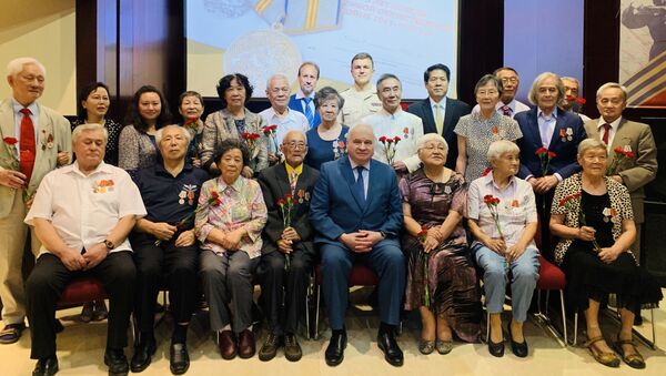 18名伊萬諾沃國際兒童院的中國學員獲頒俄羅斯偉大衛國戰爭勝利75週年紀念勳章 - 俄羅斯衛星通訊社