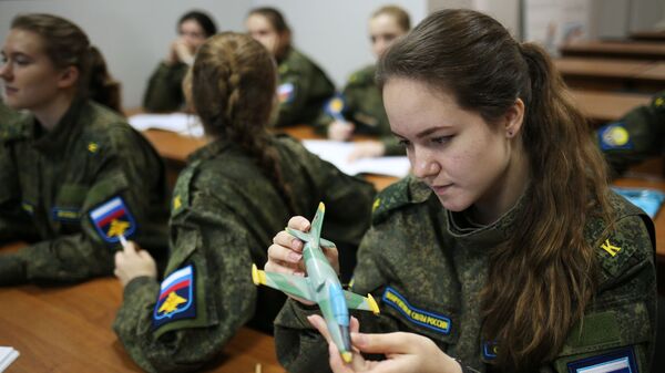 俄國防部：俄羅斯首批軍事飛行員畢業 - 俄羅斯衛星通訊社