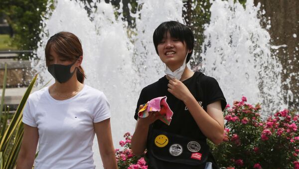 Посетители парка в защитных масках в Иокогаме, Япония  - 俄羅斯衛星通訊社