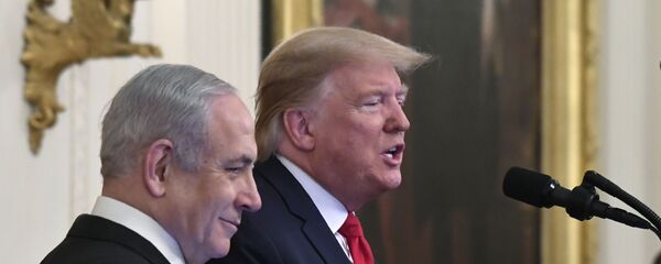 President Donald Trump, right, speaks during an event with Israeli Prime Minister Benjamin Netanyahu - 俄罗斯卫星通讯社