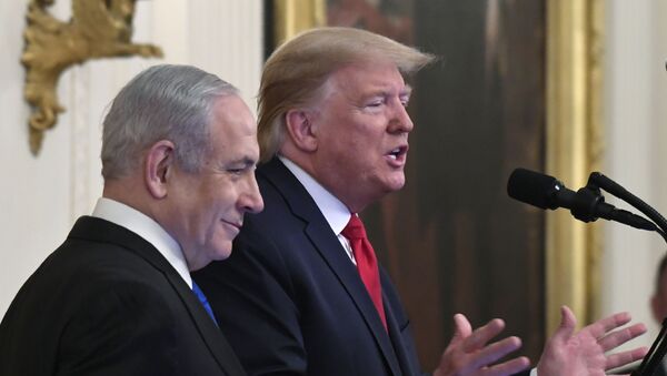 President Donald Trump, right, speaks during an event with Israeli Prime Minister Benjamin Netanyahu - 俄罗斯卫星通讯社