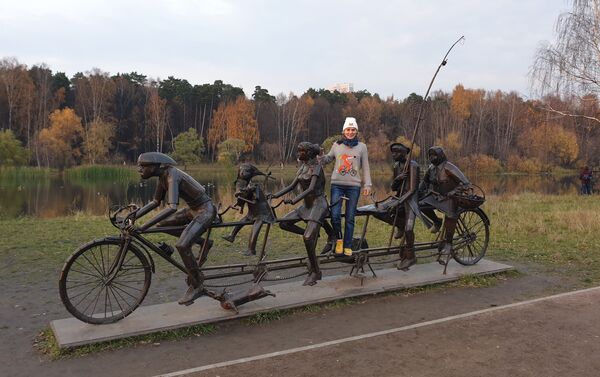 莫斯科一公園裡的雕塑作品《騎車人》 - 俄羅斯衛星通訊社