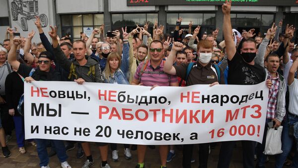 军人从明斯克政府大楼逼退抗议者 - 俄罗斯卫星通讯社