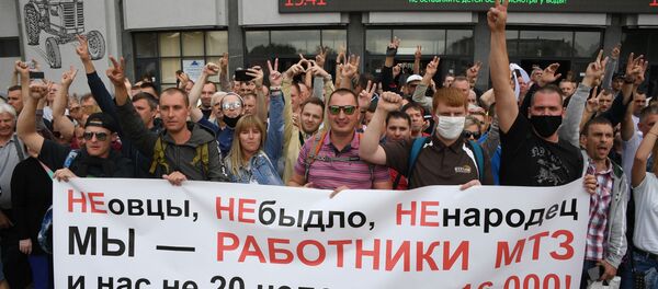 军人从明斯克政府大楼逼退抗议者 - 俄罗斯卫星通讯社