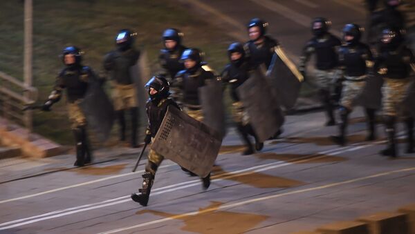 Сотрудники правоохранительных органов во время акции протеста в Минске - 俄罗斯卫星通讯社