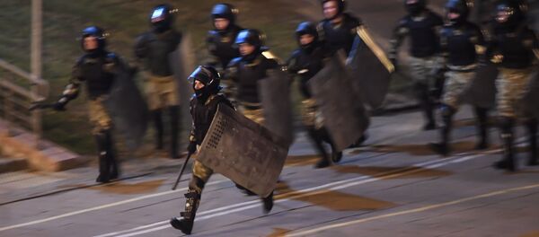 Сотрудники правоохранительных органов во время акции протеста в Минске - 俄羅斯衛星通訊社