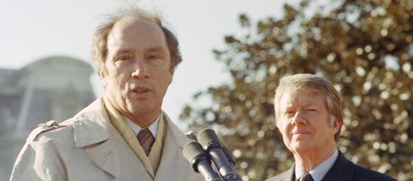 加拿大前總理皮埃爾·特魯多(左)與美國前總統卡特 - 俄羅斯衛星通訊社