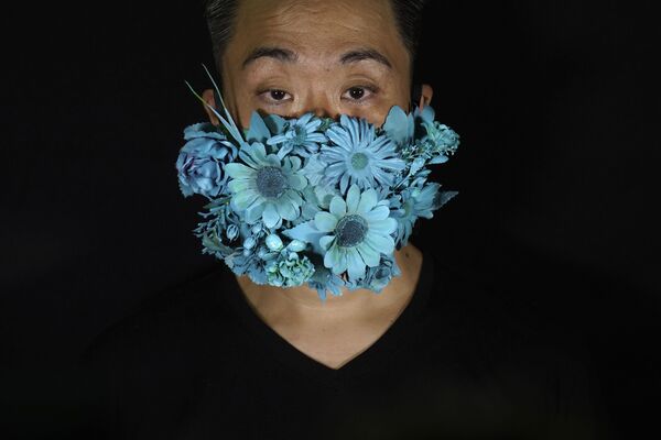 鲜花花束造型的口罩 - 俄罗斯卫星通讯社