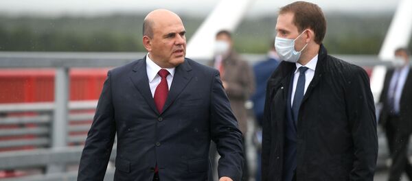 17 августа 2020. Председатель правительства РФ Михаил Мишустин и министр РФ по развитию Дальнего Востока и Арктики Александр Козлов (справа) во время осмотра автомобильного моста через Амур между Благовещенском и китайским Хэйхе.  - 俄罗斯卫星通讯社