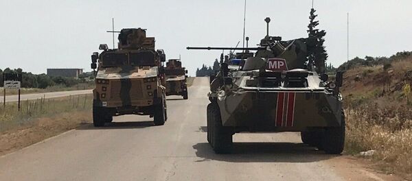  Российские и турецкие военные проводят патрулирование трассы М-4 в Сирии - 俄羅斯衛星通訊社