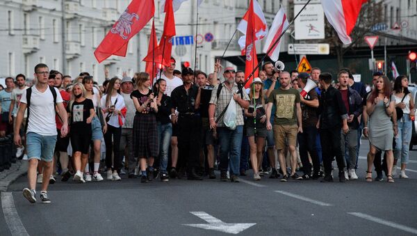 Участники несанкционированной акции оппозиции в Минске - 俄羅斯衛星通訊社