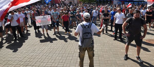 Участники несанкционированной акции оппозиции в Минске - 俄罗斯卫星通讯社