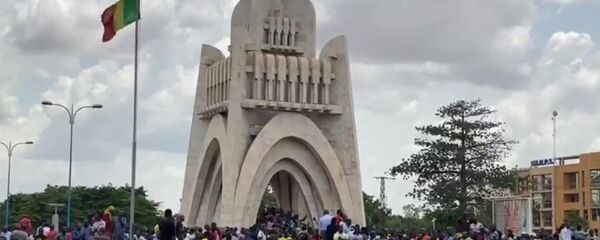 Участники митинга в поддержку военного мятежа в столице Мали Бамако. - 俄羅斯衛星通訊社