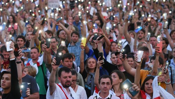 Участники акции протеста на площади Независимости в Минске - 俄羅斯衛星通訊社