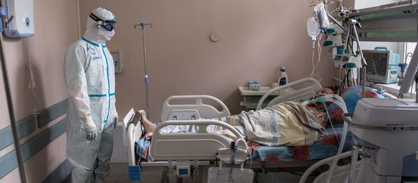 Медицинские работники Тверской областной клинической больницы в палате с коронавирусными больными.  - 俄罗斯卫星通讯社