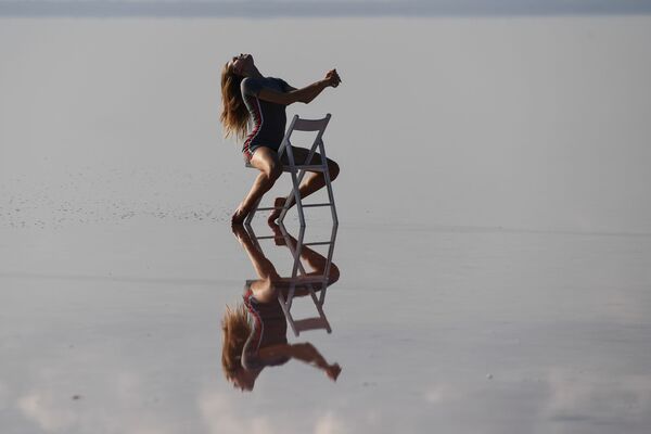 模特在叶夫帕托里亚郊外的卡瑟克•锡瓦什湖上的时装秀中展示服装 模特在叶夫帕托里亚郊外的卡瑟克•锡瓦什湖上的时装秀中展示服装 - 俄罗斯卫星通讯社