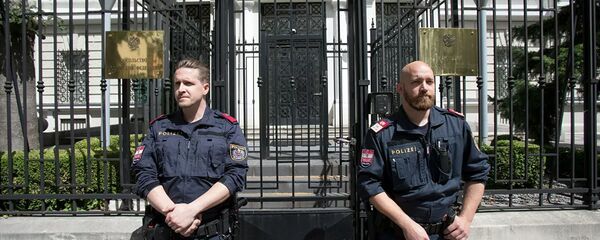Полицейские у здания Посольств России в Вене - 俄罗斯卫星通讯社