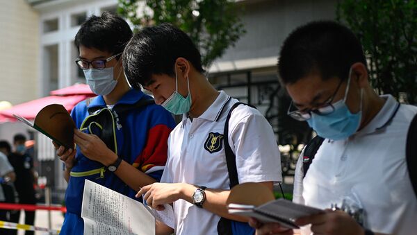 Школьники в медицинских масках в Китае - 俄罗斯卫星通讯社