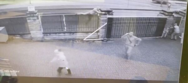 Нападение на ливийское посольство в Минске. Стоп-кадр видео - 俄罗斯卫星通讯社