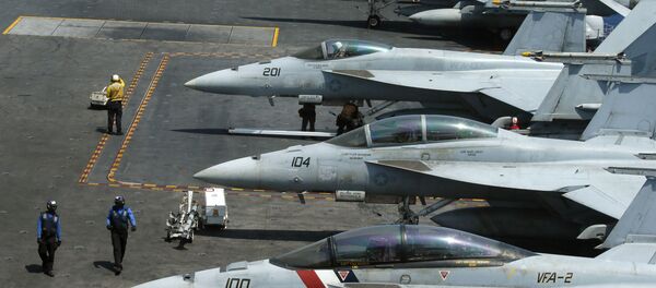 Истребители F-18 на борту авианосца ВМС США Carl Vinson в Южно-китайском море. Архивное фото. Истребители F-18 на борту авианосца ВМС США Carl Vinson в Южно-китайском море. Архивное фото. - 俄罗斯卫星通讯社