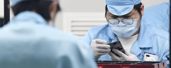 Рабочие собирают электронику OPPO на заводе. Китай - 俄羅斯衛星通訊社