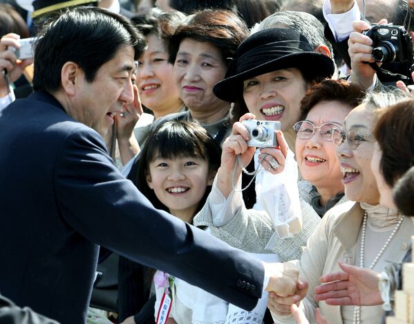 Премьер-министр Японии Синдзо Абэ в Токио  - 俄羅斯衛星通訊社