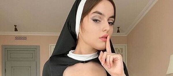 一名女博主在抖音上發佈視頻後被人襲擊臉部 - 俄羅斯衛星通訊社