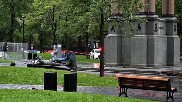 Протестующие в Монреале снесли памятник первому премьер-министру Канады - 俄羅斯衛星通訊社