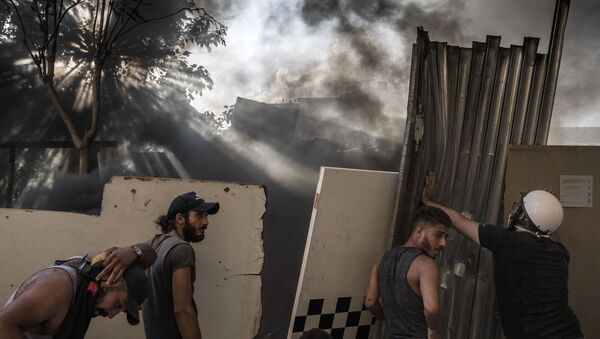 Участники столкновений между демонстрантами и силовиками в Бейруте - 俄羅斯衛星通訊社
