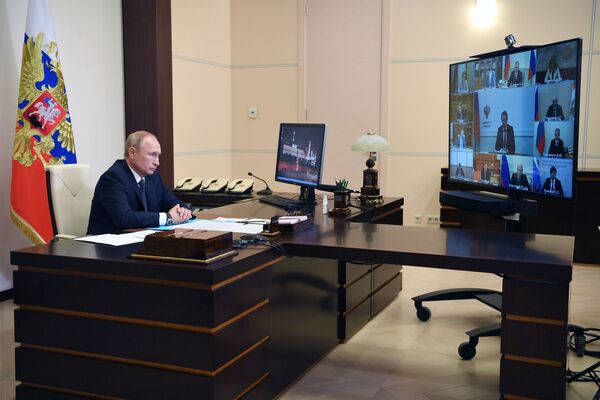 Президент РФ Владимир Путин проводит в режиме видеоконференции совещание с членами правительства РФ - 俄罗斯卫星通讯社
