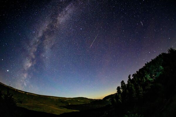 Звездное небо, наблюдаемое в Краснодарском крае во время метеорного потока Персеиды - 俄罗斯卫星通讯社