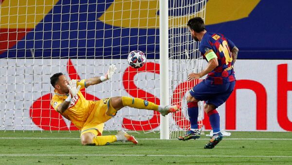 Игрок ФК Барселона Лионель Месси во время третьего гола в матче против Наполи в Испании  - 俄罗斯卫星通讯社