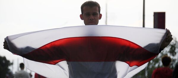 Участник акции протеста оппозиции в Минске - 俄羅斯衛星通訊社