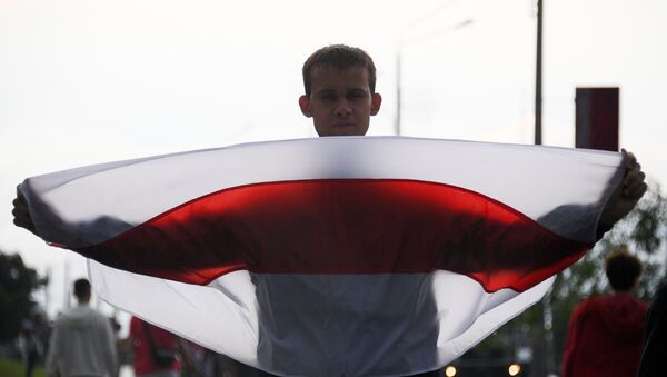Участник акции протеста оппозиции в Минске - 俄羅斯衛星通訊社