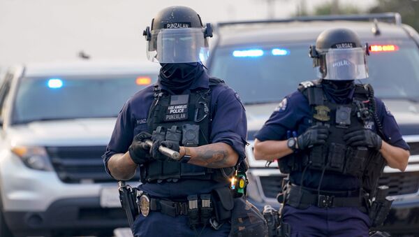 Полиция в Лос-Анджелесе  - 俄羅斯衛星通訊社