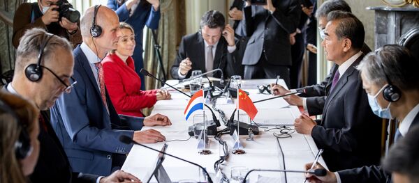 Глава МИД КНР Ван И во время посещения Нидерландов в рамках турне по Европе. 26 августа 2020 - 俄罗斯卫星通讯社