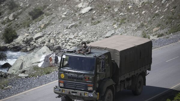 Индийский военный конвой на трассе Сринагар- Ладакх на китайско-индийской границе. - 俄羅斯衛星通訊社