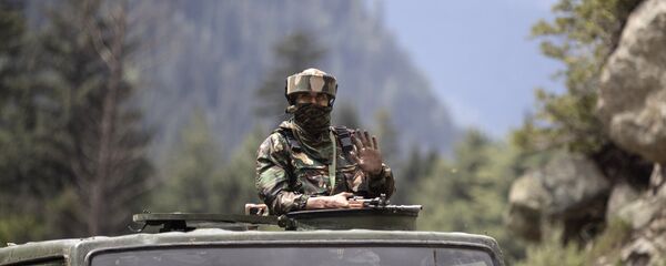 Индийский военный конвой на трассе Сринагар- Ладакх на китайско-индийской границе.  - 俄羅斯衛星通訊社