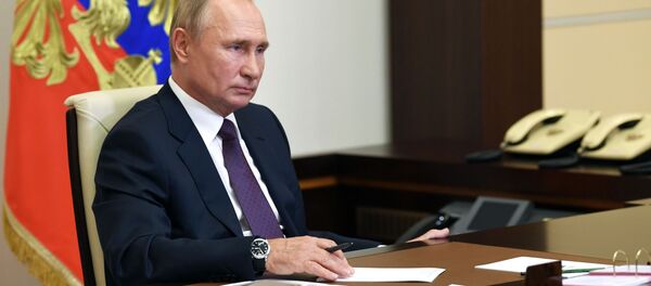 Владимир Путин во время телеконференции с выпускниками РАНХиГС Владимир Путин во время телеконференции с выпускниками РАНХиГС - 俄羅斯衛星通訊社