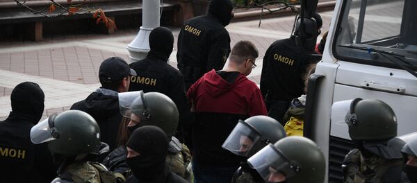 Сотрудники правоохранительных органов задерживают участников акции протеста в Минске. Сотрудники правоохранительных органов задерживают участников акции протеста в Минске. - 俄羅斯衛星通訊社