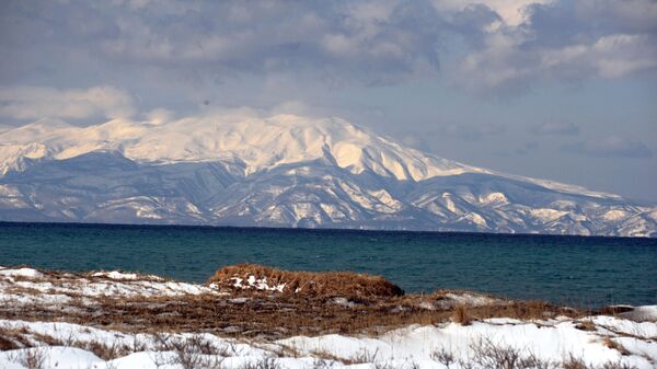 Вид на остров Хоккайдо зимой с острова Кунашир.  - 俄羅斯衛星通訊社
