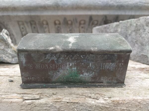 比利时老喷泉翻修 挖出首任市长心脏 - 俄罗斯卫星通讯社