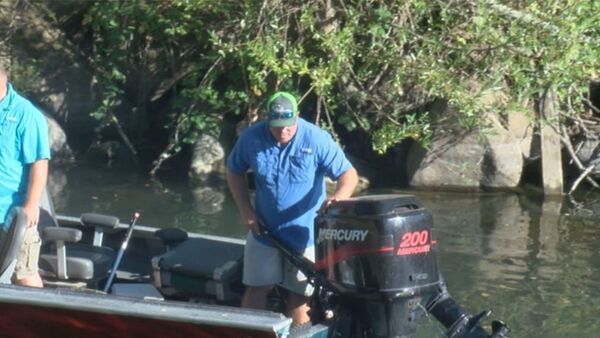 美國加州漁民從河裡捕撈出兩個制爆炸裝置 美國加州漁民從河裡捕撈出兩個制爆炸裝置 - 俄羅斯衛星通訊社