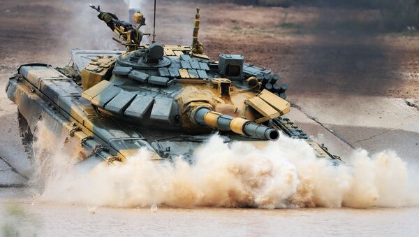 Танк Т-72 команды военнослужащих Вьетнама во время соревнований танковых экипажей в рамках конкурса Танковый биатлон-2020 на полигоне Алабино в Подмосковье во второй день VI Армейских международных игр АрМИ-2020 - 俄羅斯衛星通訊社