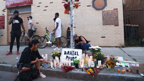 非裔美国人丹尼尔∙普鲁德死亡案7名涉案警员停职 - 俄罗斯卫星通讯社