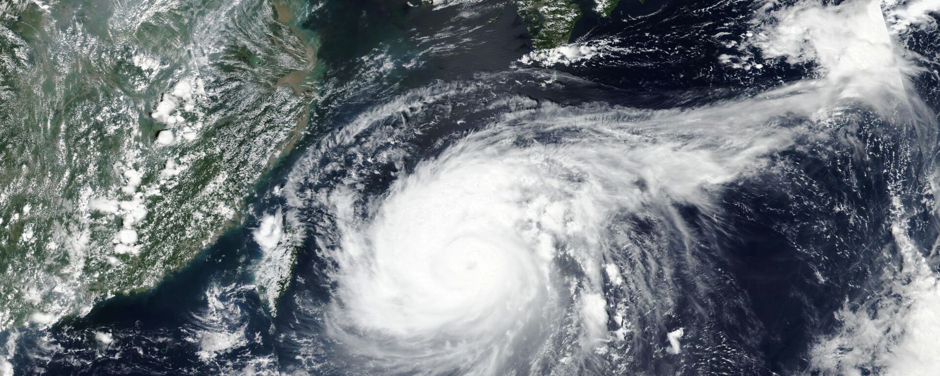 日本政府呼籲民眾因暴雨及雙颱風逼近提前撤離 - 俄羅斯衛星通訊社, 1920, 24.06.2026