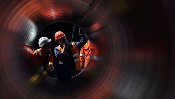 Рабочий на строительной площадке газопровода Nord Stream 2 в Кингисеппе, Россия  - 俄羅斯衛星通訊社