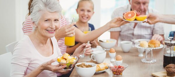 Семья во время завтрака - 俄羅斯衛星通訊社