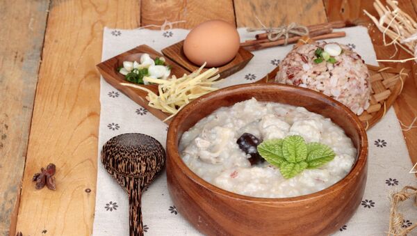 Рисовая каша и вареное яйцо на завтрак - 俄罗斯卫星通讯社